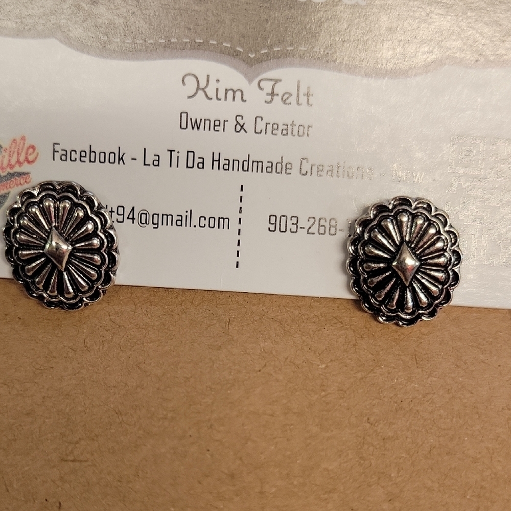 Western Silver Tone Floral Stud 0.5" Earrings